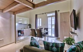 Charming Valletta 1 Bedroom Apartment Off Republic Street Sleeps 4